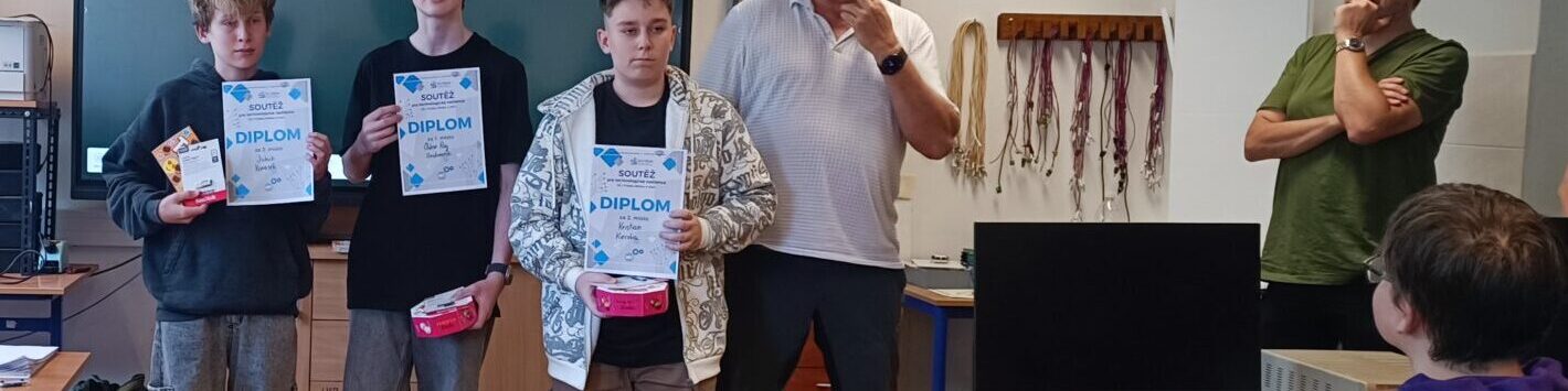 1000014696 kluci s diplomy
